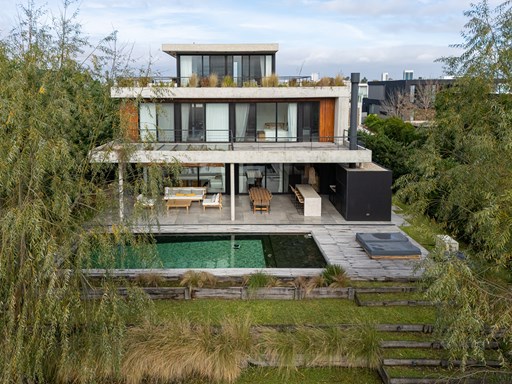 Casa moderna con pileta al río Luján en El Yacht, Nordelta